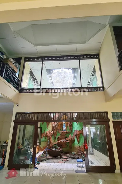 image RUMAH CLASSIC 2 LANTAI HITUNG TANAH DI DURI KEPA, KEBON JERUK (4)