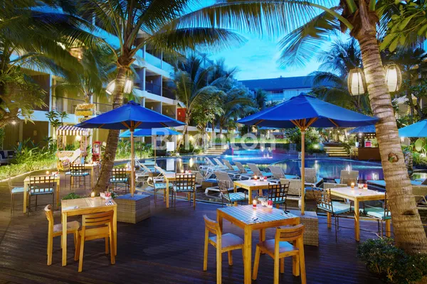 image UNIT CONDOTEL RAMADA ENCORE SEMINYAK BALCONY & POOL VIEW (4)