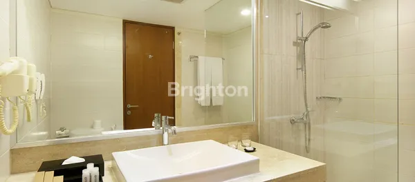 image UNIT CONDOTEL RAMADA ENCORE SEMINYAK BALCONY & POOL VIEW (7)