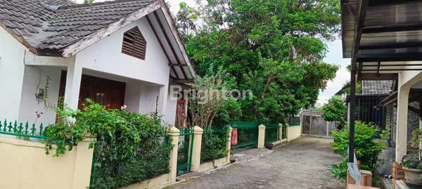 RUMAH DAN TANAH PEKARANGANGAN DI DALAM KOMPLEKS PERUMAHAN MERTOYUDAN MAGELANG