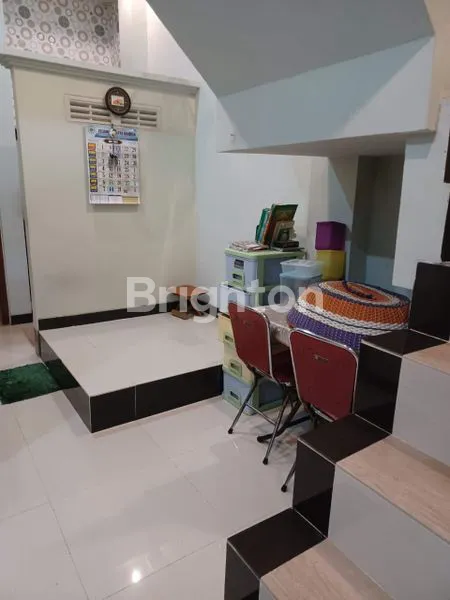image RUMAH 2 LANTAI TENGAH KOTA LOKASI PADAT PENGHUNI (3)