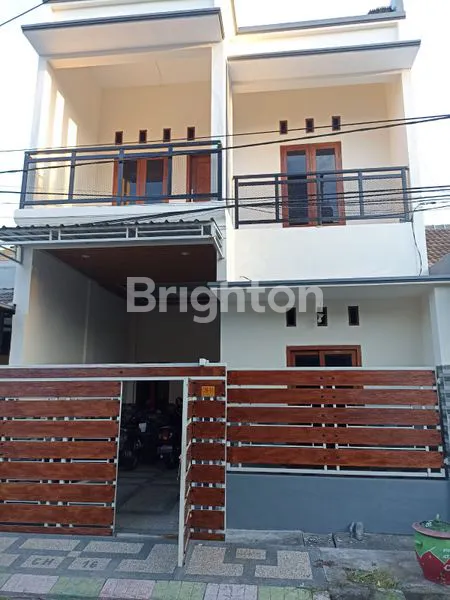 image RUMAH 2 LANTAI TENGAH KOTA LOKASI PADAT PENGHUNI (1)