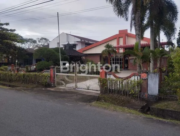 image HUNIAN ASRI LUAS DENGAN TAMAN YANG INDAH PEMUKIMAN PREMIUM PONTIANAK KOTA (1)