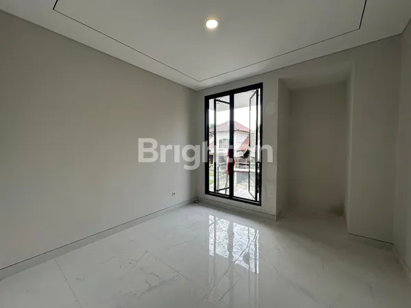 image RUMAH BARU SPLIT LEVEL DI CITRALAND DEKAT GWALK, PAKUWON INDAH DAN GRAHA FAMILY (3)