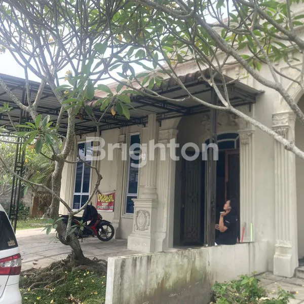 RUMAH POSISI HOOK DIJUAL BONUS FURNIS  HARGA SANGAT ISTIMEWAH