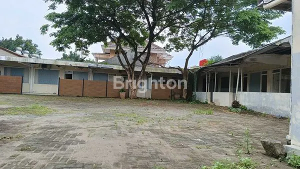 image BANGUNAN KANTOR LOKASI STRATEGIS DEKAT PINTU TOL BANYUMANIK SEMARANG SELATAN (1)