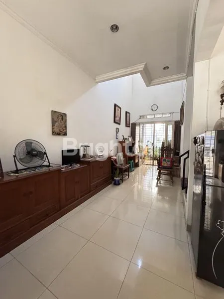 image RUMAH MEWAH 2 LANTAI STRATEGIS DEKAT BINUS DAN SILOAM KEBON JERUK (3)