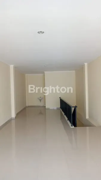 image DI SEWA RUKO CANTIK & BERSIH  3 LT SIAP PAKAI STRATEGIS DI TENGAH KOTA DAERAH DI MAJAPAHIT SEMARANG (6)