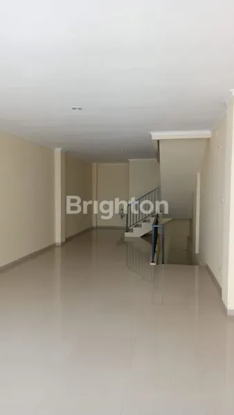 image DI SEWA RUKO CANTIK & BERSIH  3 LT SIAP PAKAI STRATEGIS DI TENGAH KOTA DAERAH DI MAJAPAHIT SEMARANG (4)