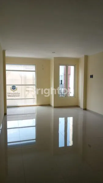 image DI SEWA RUKO CANTIK & BERSIH  3 LT SIAP PAKAI STRATEGIS DI TENGAH KOTA DAERAH DI MAJAPAHIT SEMARANG (3)