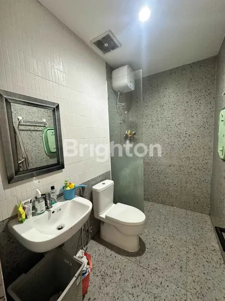 image DIJUAL RUMAH CENTRAL PARK MERR FULL FURNISH SIAP HUNI  (2)