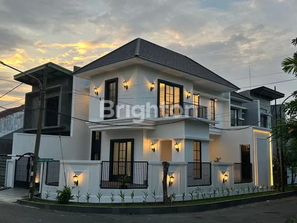 image RUMAH MEWAH AMERICAN CLASSIC SURABAYA TIMUR (1)