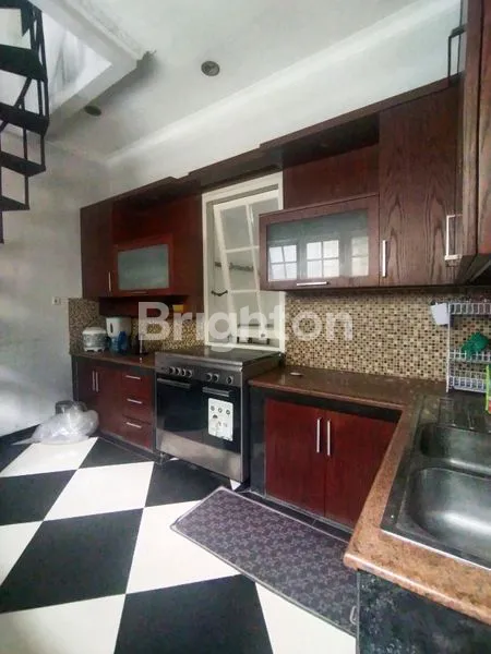 image RUMAH TINGKAT MEWAH DAN BAGUS SEKTOR 9 BINTARO JAYA TANGERANG SELATAN. (6)