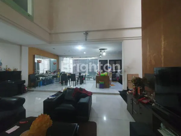 image RUMAH SIAP HUNI DI CLUSTER MANYAR PERMAI PIK 1 JAKARTA UTARA (2)