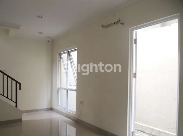 image RUMAH MODERN LOKASI PREMIUM, SYMPHONIA, GADING SERPONG (3)