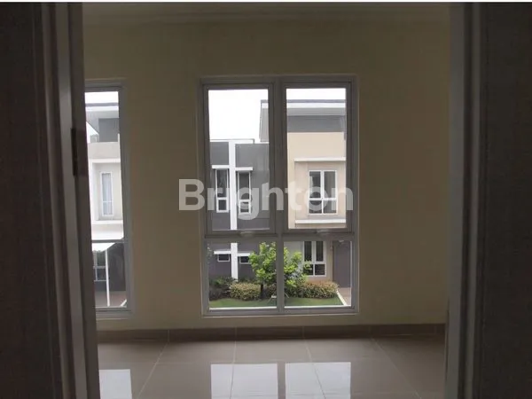 image RUMAH MODERN LOKASI PREMIUM, SYMPHONIA, GADING SERPONG (4)