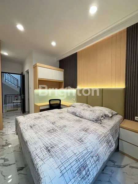 image RUMAH BARU 3,5 LANTAI KEDOYA FULL FURNISHED (4)