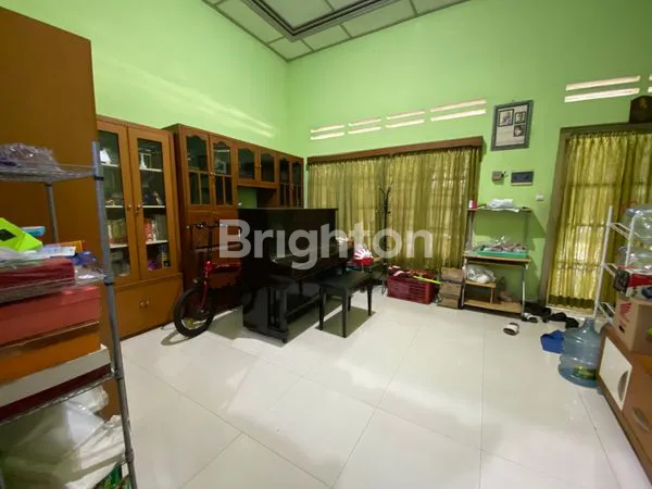 image DIJUAL RUMAH BONUS TOKO SIAP HUNI KOTA MADIUN (3)