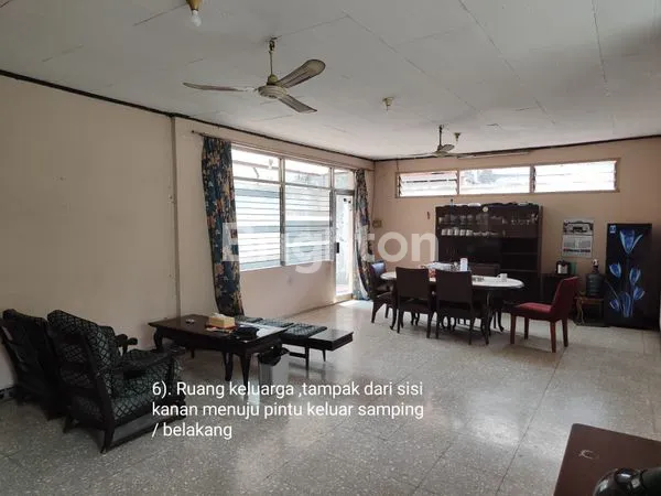 image DIJUAL RUMAH 2,5 LANTAI KRAMAT SENTIONG JAKARTA PUSAT (7)