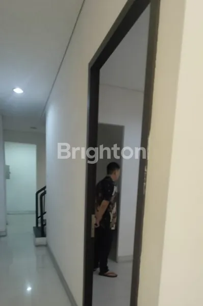 image RUKO 3 LANTAI DI RAYA JEMURSARI COCOK UTK TEMPAT USAHA (5)