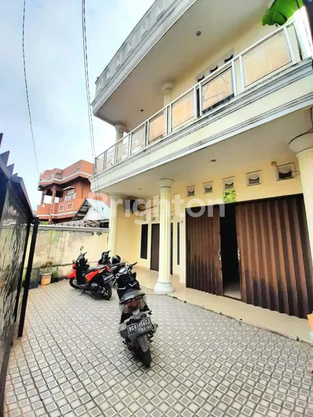 image TOWN HOUSE 2.5 LANTAI FULL FURNISHED, BERSIH , RAPI,  TERAWAT , SUKARAME, PALEMBANG  (2)