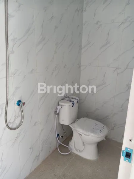 image RUMAH BARU 3 LANTAI TYPE HOOK DI TELUK GONG JAKARTA UTARA  (6)