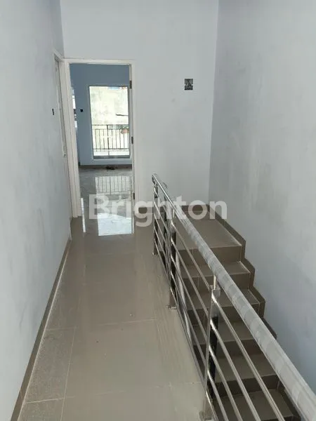 image RUMAH BARU 3 LANTAI TYPE HOOK DI TELUK GONG JAKARTA UTARA  (4)