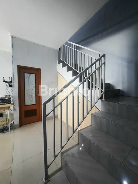 image RUKO 2 LANTAI DI RENON SIAP PAKAI UNTUK USAHA (4)