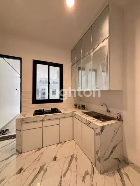 image RUMAH BARU 3 LANTAI SEMI FURNISHED TOWNHOUSE PRIVATE CLUSTER DI KEDOYA JAKARTA BARAT (3)