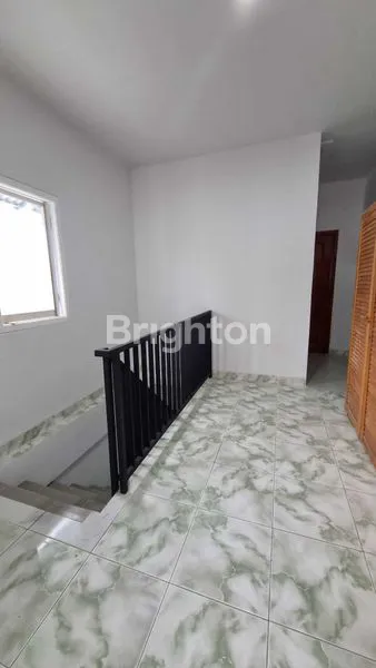 image RUMAH JELAMBAR 3 LANTAI SIAP HUNI (3)