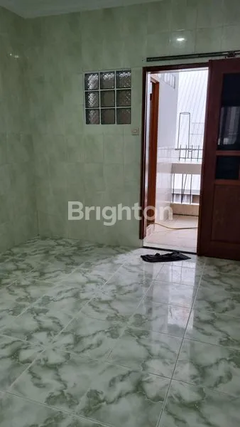 image RUMAH JELAMBAR 3 LANTAI SIAP HUNI (7)