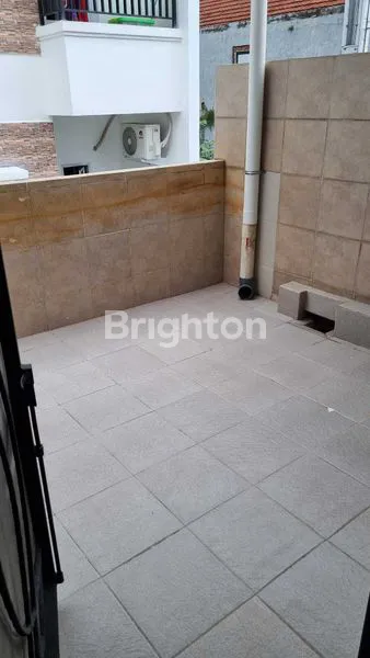 image RUMAH JELAMBAR 3 LANTAI SIAP HUNI (4)