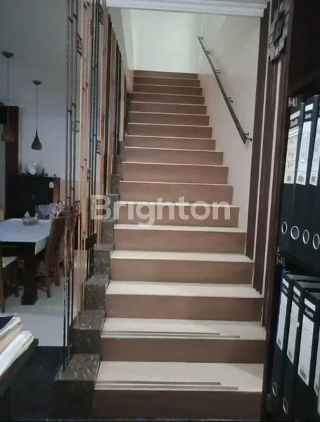 image RUMAH 2.5 LANTAI SIAP HUNI BANYAK KAMAR DI JALAN KRISANT BSD  (3)