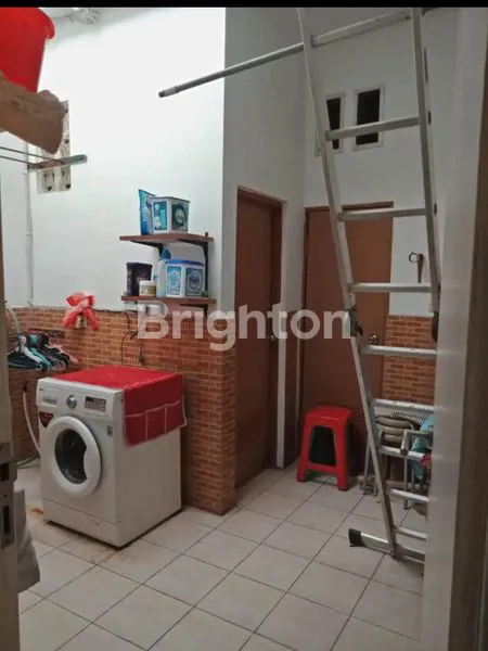 image RUMAH 2.5 LANTAI SIAP HUNI BANYAK KAMAR DI JALAN KRISANT BSD  (5)