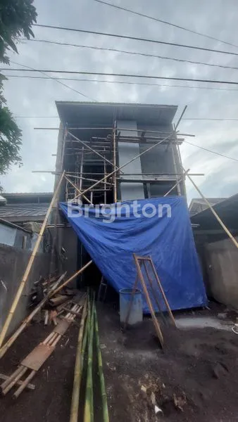 image RUMAH MODERN TROPIS 2 LANTAI (1)