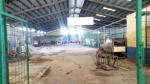 image PABRIK LUAS DENGAN BANGUNAN 6 GEDUNG DI M.TOHA MAUK TANGERANG BANTEN (2)