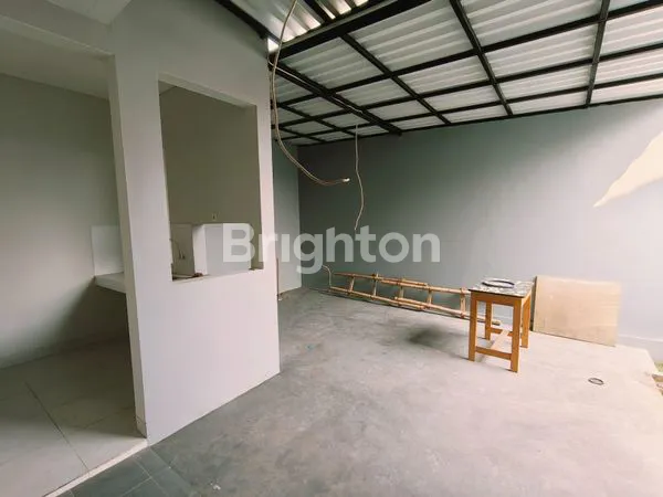 image RUMAH PARAMOUNT PETAL SUDAH RENOVASI 8X15 ADA MEZAINE (5)