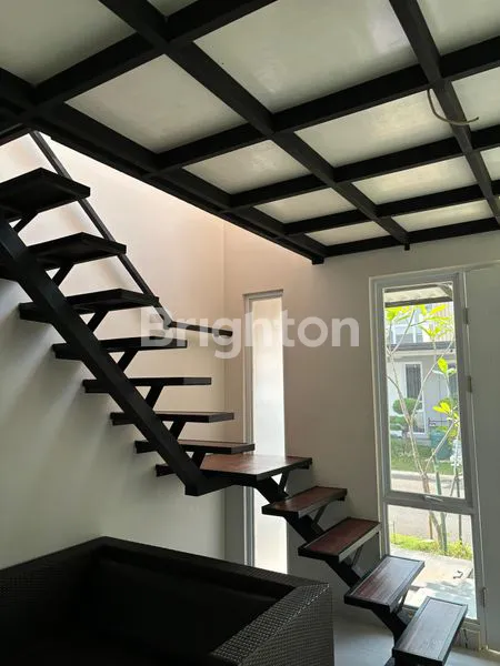 image RUMAH PARAMOUNT PETAL SUDAH RENOVASI 8X15 ADA MEZAINE (1)