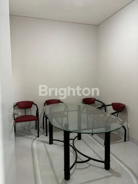 image RUMAH PARAMOUNT PETAL SUDAH RENOVASI 8X15 ADA MEZAINE (6)