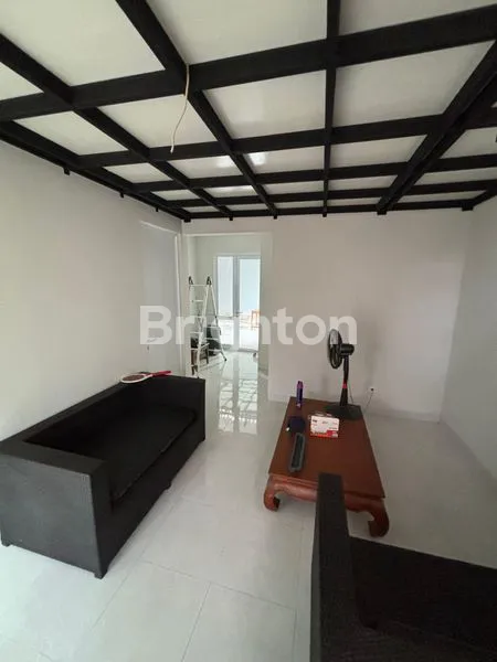 image RUMAH PARAMOUNT PETAL SUDAH RENOVASI 8X15 ADA MEZAINE (2)