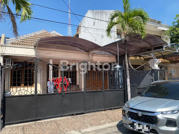 image RUMAH STRATEGIS SURABAYA BARAT SIMPANG DARMO PERMAI UTARA (1)