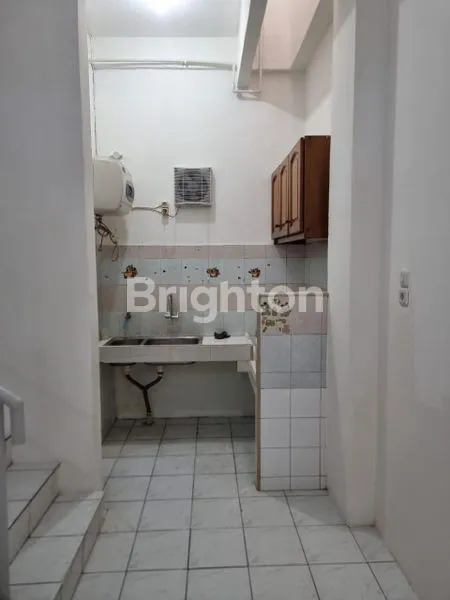 image RUMAH RAPI 3 LANTAI  FULL RENOVASI JELAMBAR (6)