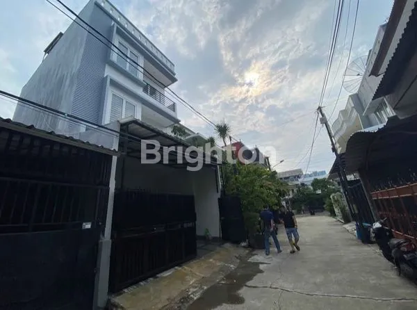 image RUMAH CANTIK 4 LANTAI DIJUAL DI PERUMAHAN SUNTER GRAHA PRATAMA (4)