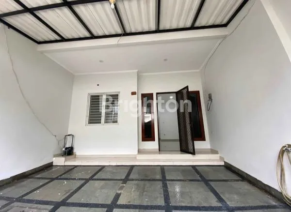 image RUMAH CANTIK 4 LANTAI DIJUAL DI PERUMAHAN SUNTER GRAHA PRATAMA (5)