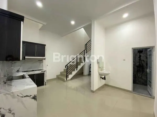 image RUMAH CANTIK 4 LANTAI DIJUAL DI PERUMAHAN SUNTER GRAHA PRATAMA (3)
