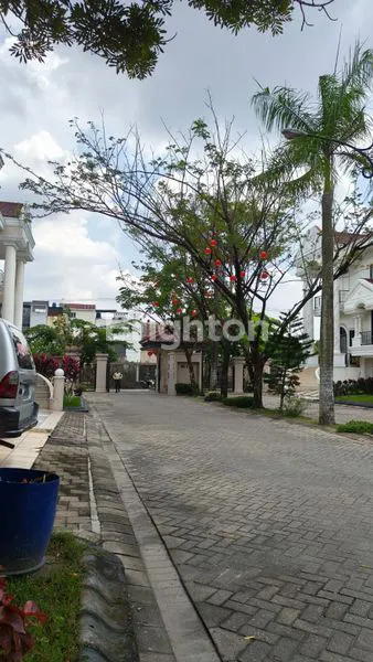 image RUMAH MEWAH TENGAH KOTA PEKANBARU (8)