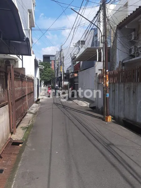 image RUMAH TUA DI TANJUNG DUREN BISA DIBANGUN ULANG UTK KOST KOST\'AN   (3)