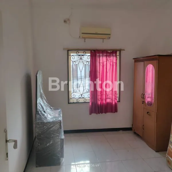 image DISEWAKAN RUMAH 2 LANTAI DI LEBAK INDAH MAS BARU SELESAI RENOVASI (4)