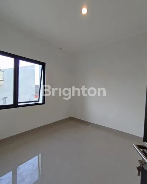 image RUMAH BARU CLUSTER RENI PAMULANG BARU STOCK READY (3)