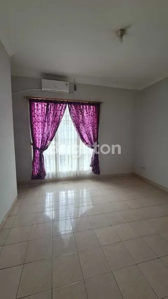 image RUMAH SIAP HUNI DALAM CLUSTER KOTA WISATA (5)